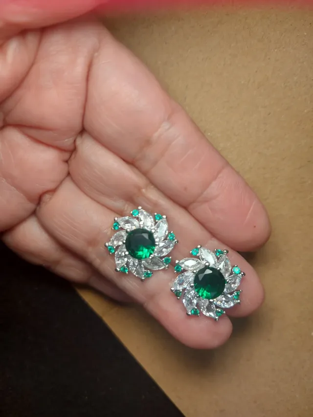 Pendientes Flor Cristales Verdes y Plateados