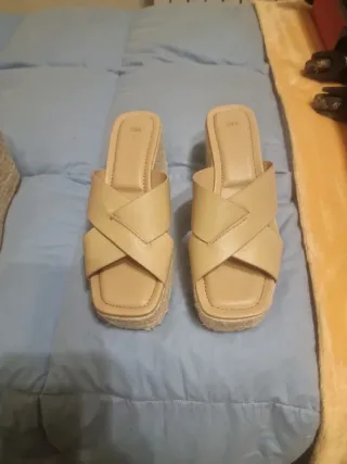 Sandalias Zara Beige Cuña Cruzadas