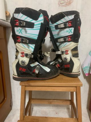 Botas Motocross norma talla 41 y peto t-M