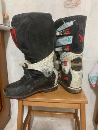 Botas Motocross norma talla 41 y peto t-M
