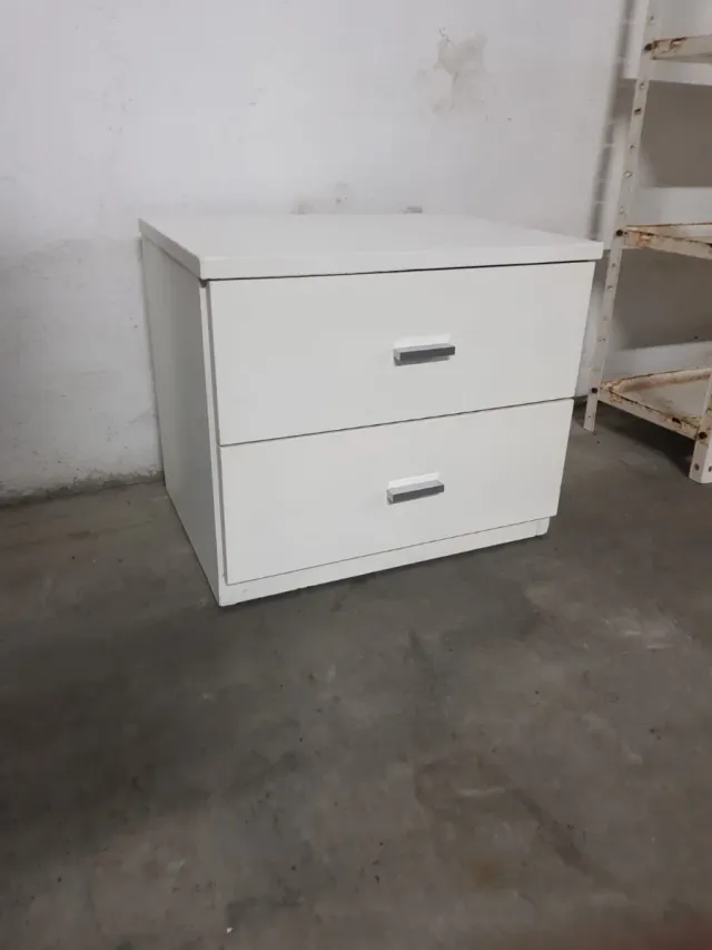 Mesa de cabeceira branca