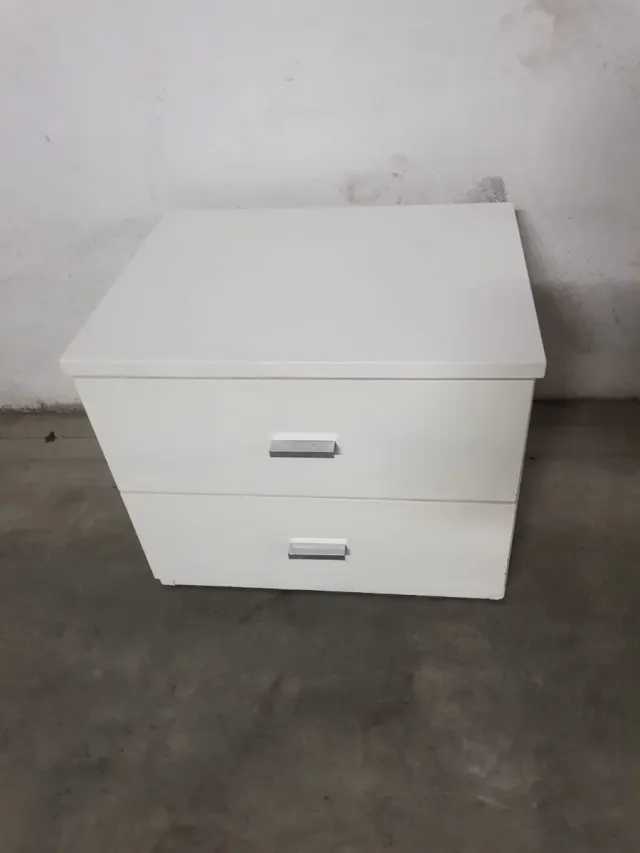 Mesa de cabeceira branca