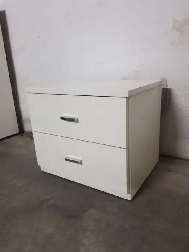 Mesa de cabeceira branca