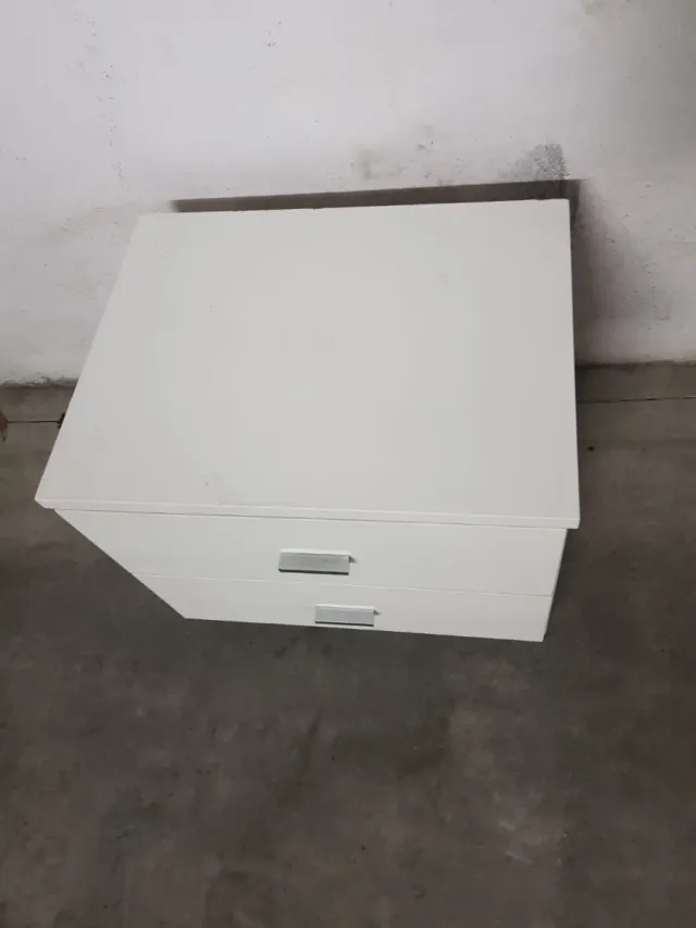 Mesa de cabeceira branca