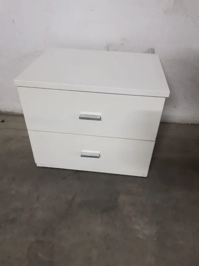 Mesa de cabeceira branca