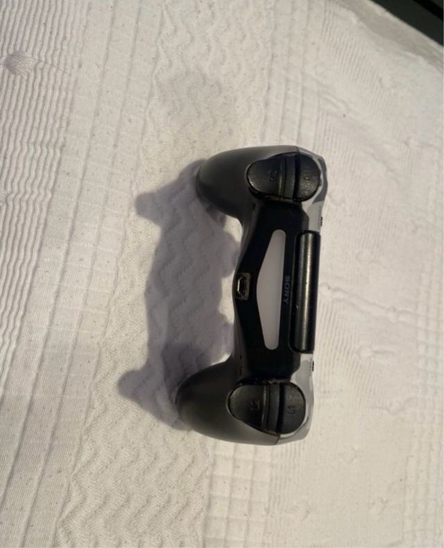 PS4 + 3 Mandos + Funda