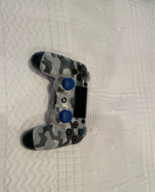 PS4 + 3 Mandos + Funda