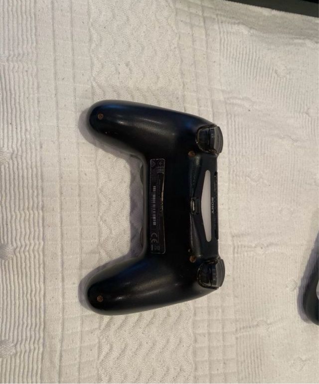 PS4 + 3 Mandos + Funda