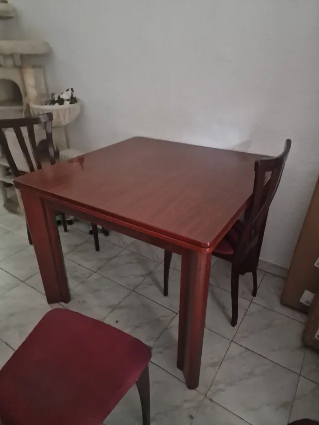 Mesa de comedor EXTENSIBLE, madera maciza + sillas