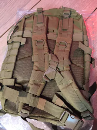 Mochila Táctica 45L Caqui con Banderas