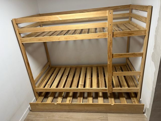 Litera de madera Sklum con cama nido