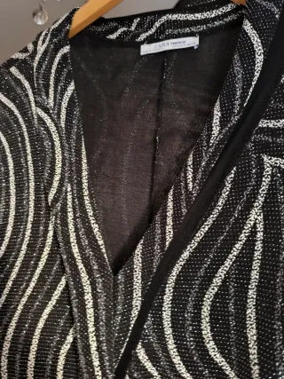 Vestido negro con brillos plateados