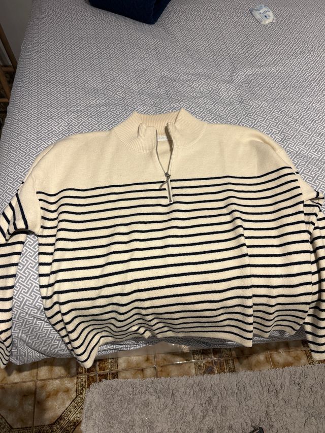 Jersey de rayas beige y negro con cremallera