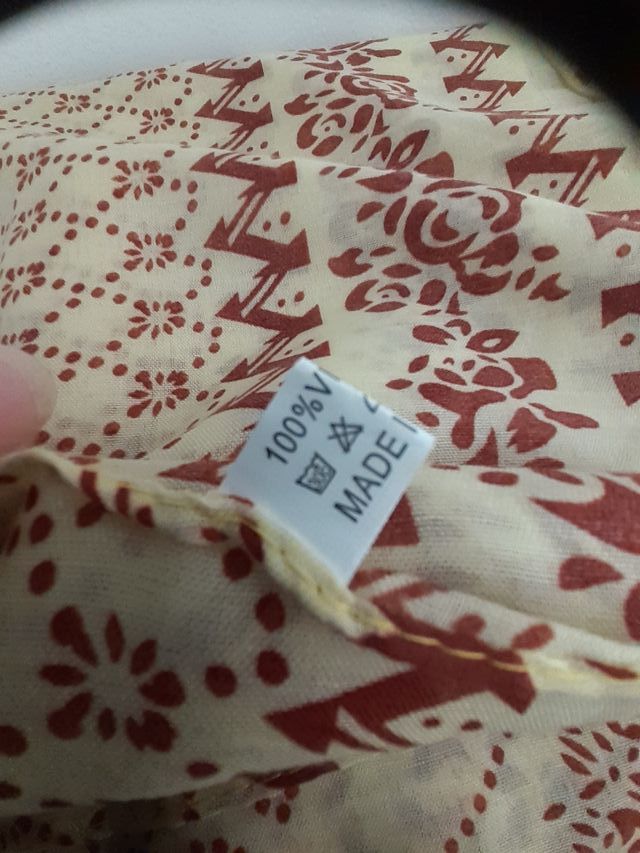 Foulard giallo con fantasia bordeaux