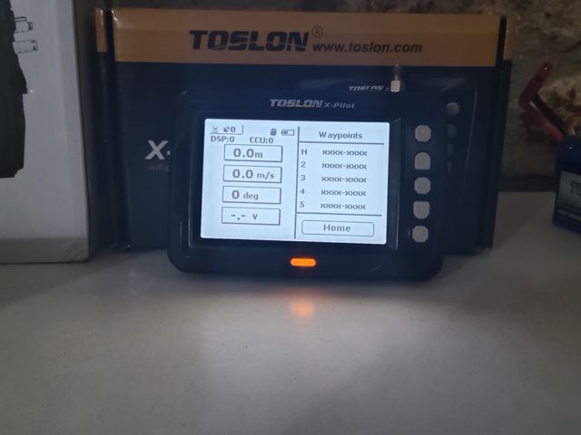 Barco cebador Vroyal con sonda y GPS