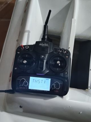 Barco cebador Vroyal con sonda y GPS