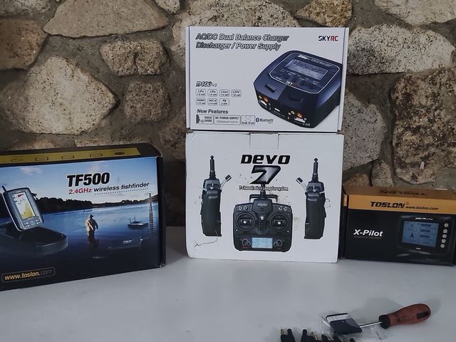 Barco cebador Vroyal con sonda y GPS