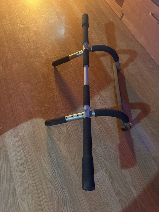 Barra de dominadas y abdominales