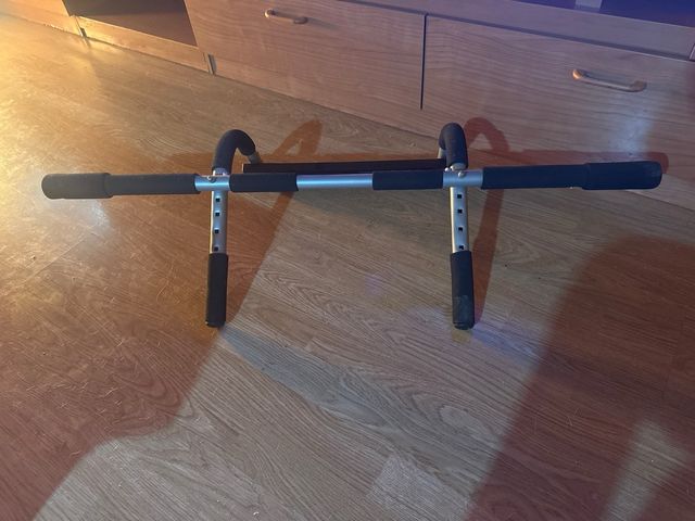 Barra de dominadas y abdominales