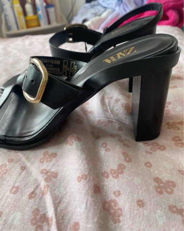 Sandalias Zara Piel Tacón Hebilla Negra