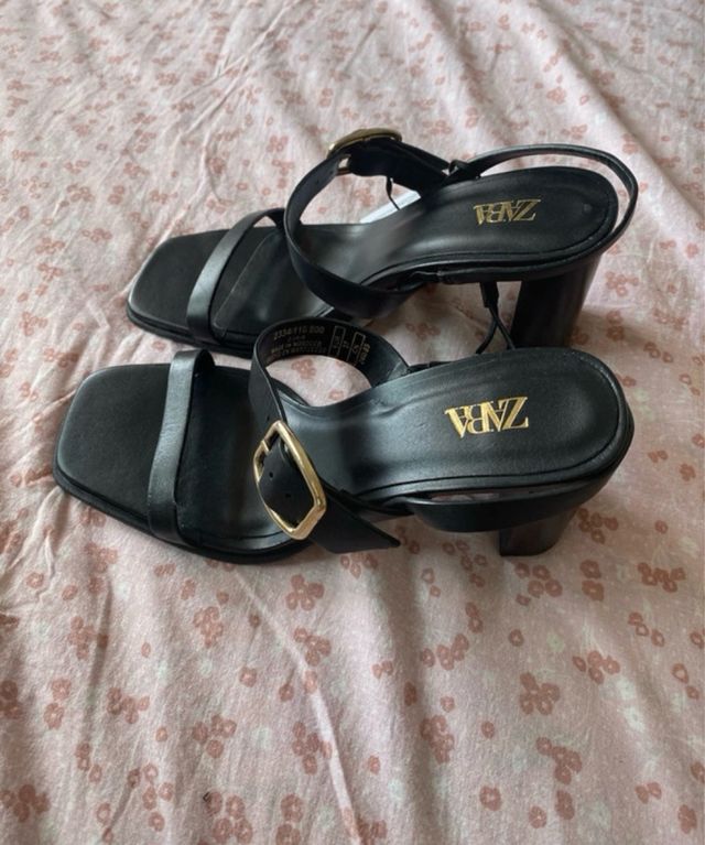 Sandalias Zara Piel Tacón Hebilla Negra