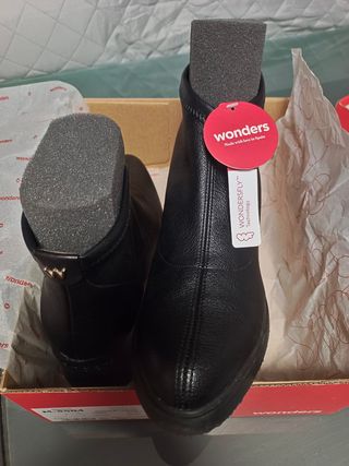 Botines Wonders Mujer Negro
