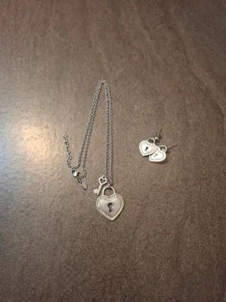 Collar y pendientes Lotus corazón diamantes