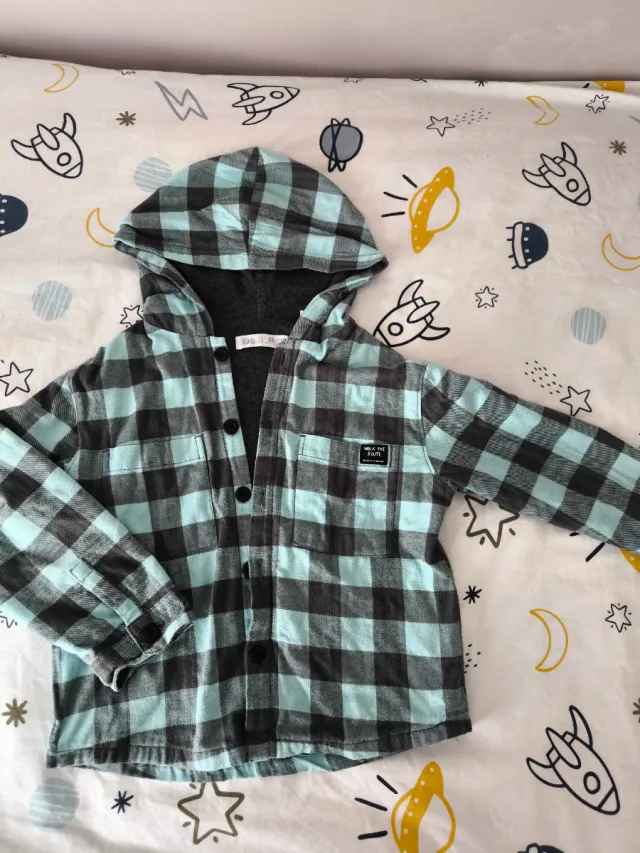 Camisa de cuadros  muy calentita  de zara talla110