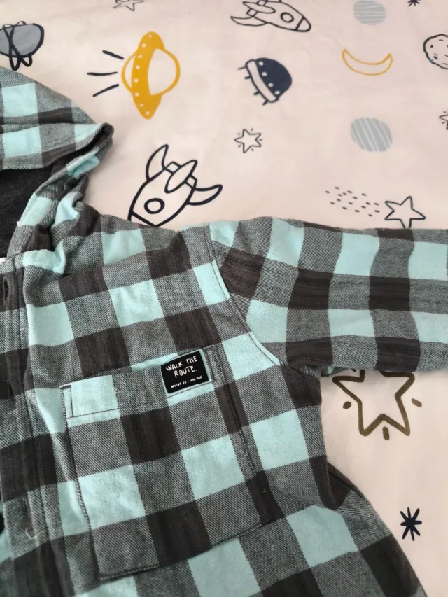 Camisa de cuadros  muy calentita  de zara talla110