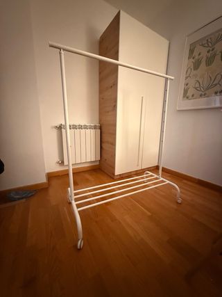 Porta abiti in metallo bianco