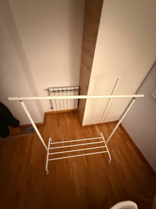 Porta abiti in metallo bianco