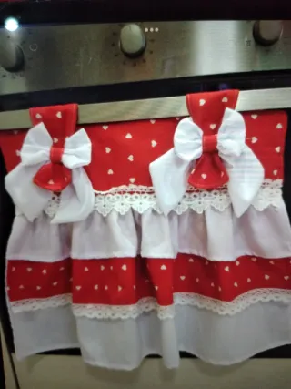 Copriforno 3 balze con fiocchi rossi e bianchi