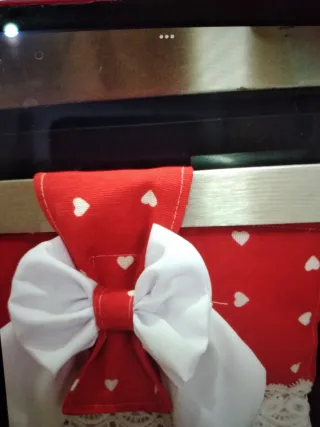 Copriforno 3 balze con fiocchi rossi e bianchi