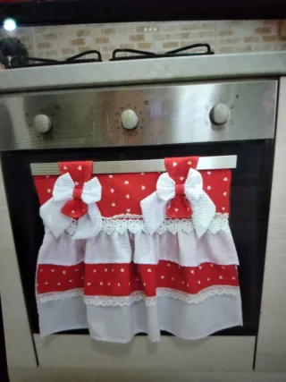 Copriforno 3 balze con fiocchi rossi e bianchi