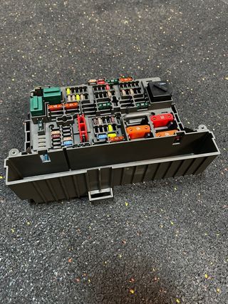 Caja Fusibles y Relés BMW 320D E91