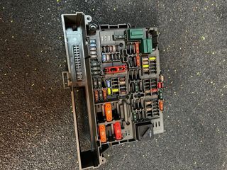 Caja Fusibles y Relés BMW 320D E91