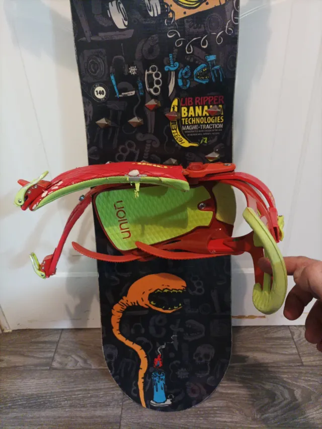 Tabla Snowboard Lib Ripper 140 con fijacione union