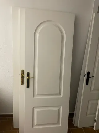 5 Puertas lacadas blancas con molduras