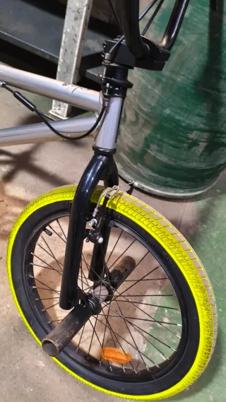 Bicicleta BMX Wipe 520 20 plateada