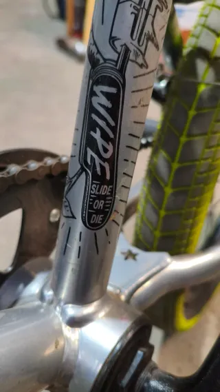 Bicicleta BMX Wipe 520 20 plateada