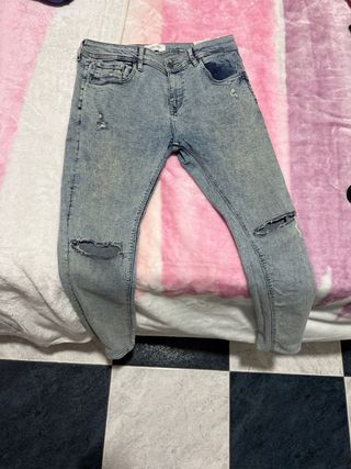 Pantalón vaquero hombre desgastado