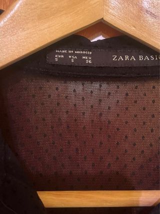 Blusa Zara transparente lunares manga corta