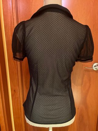 Blusa Zara transparente lunares manga corta
