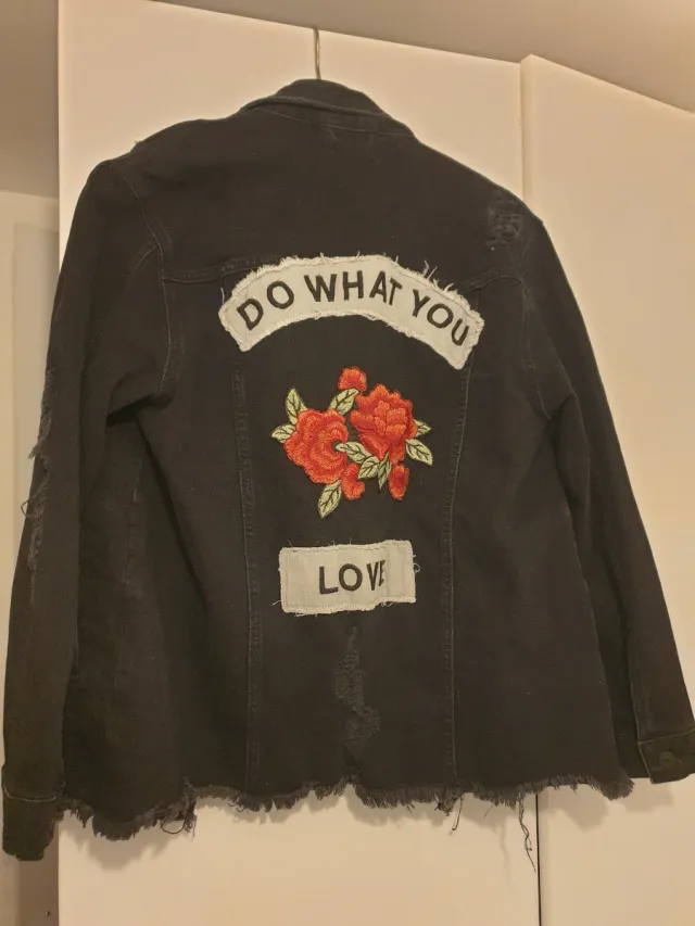 Giubbotto denim nero taglia M con toppe