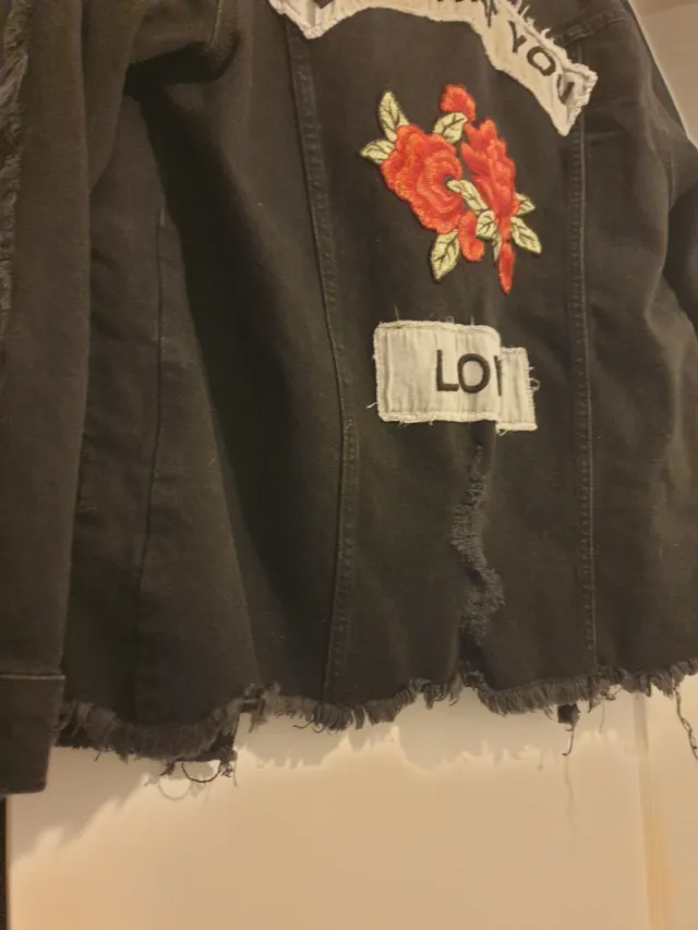 Giubbotto denim nero taglia M con toppe