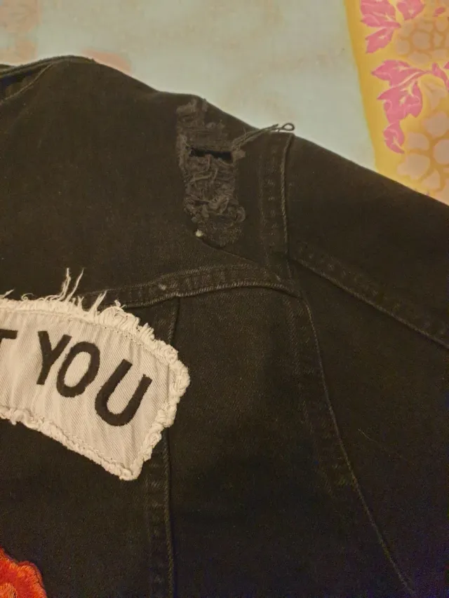 Giubbotto denim nero taglia M con toppe