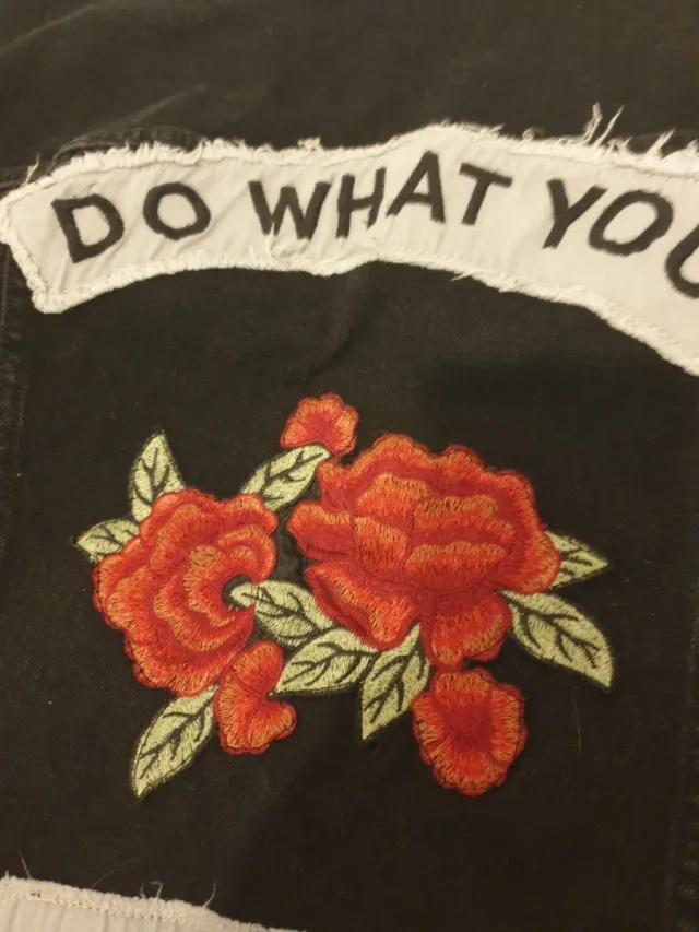 Giubbotto denim nero taglia M con toppe