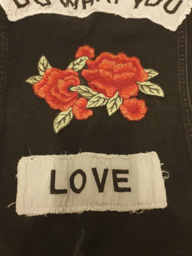 Giubbotto denim nero taglia M con toppe