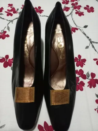 Zapatos de tacónD' ANTONIO HOYO negros y dorados