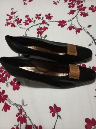 Zapatos de tacónD' ANTONIO HOYO negros y dorados
